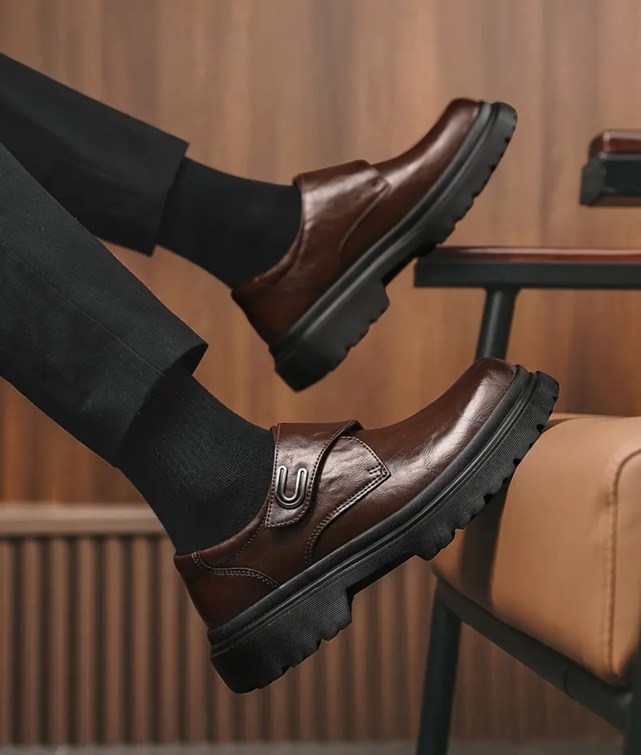 👞New Magic Tape Soft-Soled Height-Boosting Casual Leather Shoes