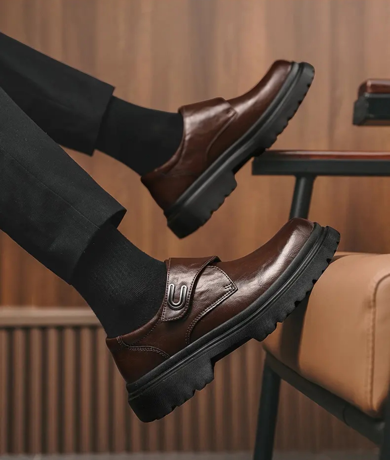 👞New Magic Tape Soft-Soled Height-Boosting Casual Leather Shoes