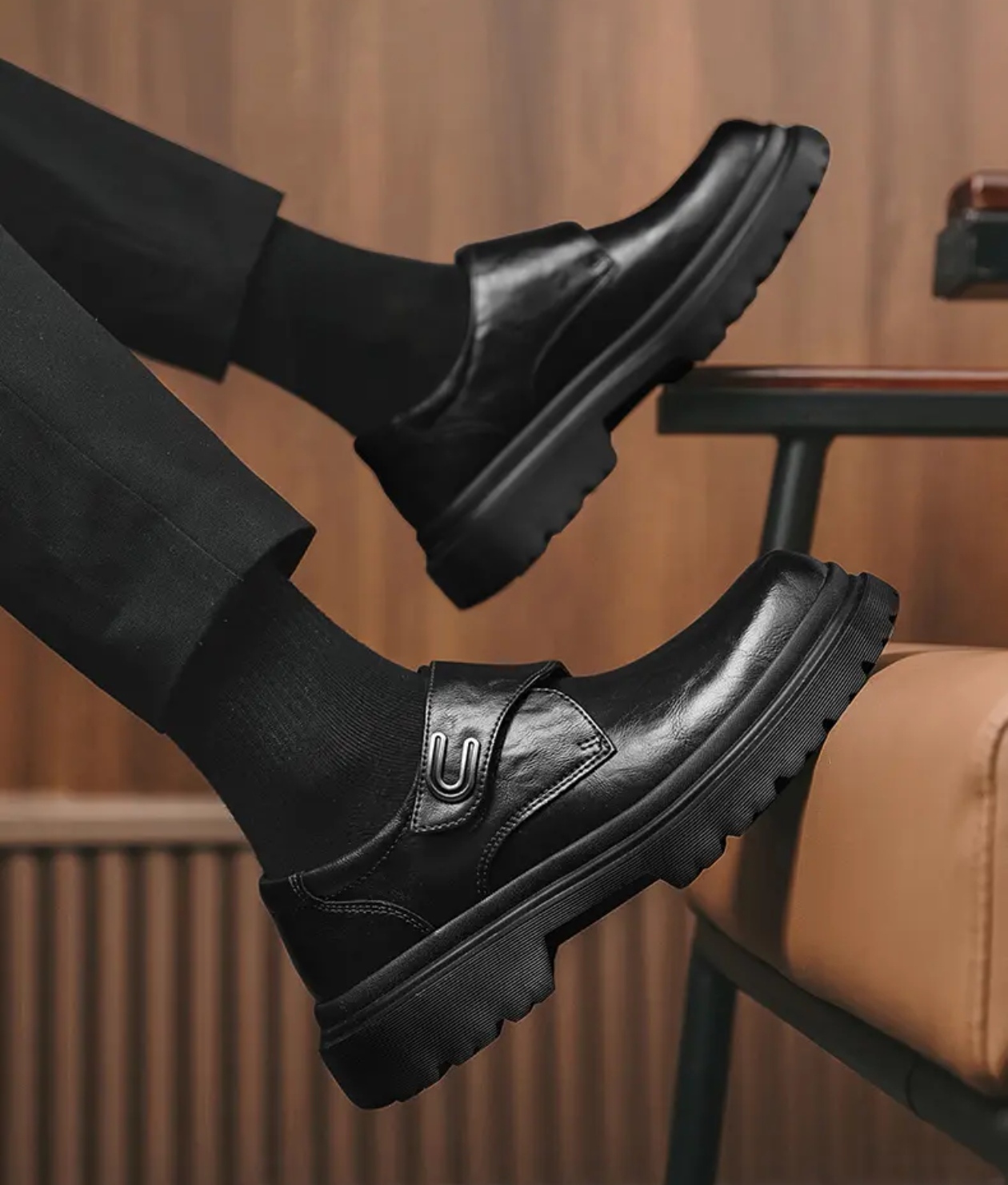 👞New Magic Tape Soft-Soled Height-Boosting Casual Leather Shoes