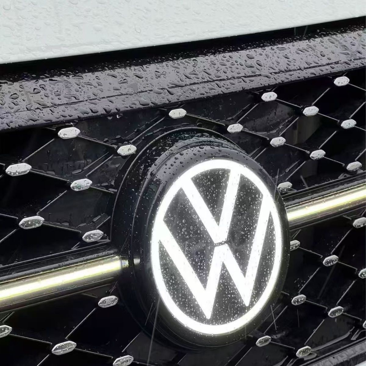 3D LED Luminous Car Logo Emblem Glow in the Dark