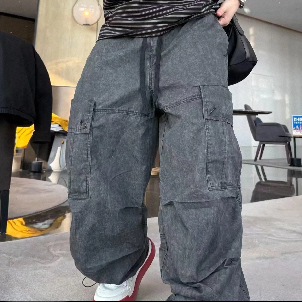 Men’s Relaxed Straight-Leg Wide Jeans