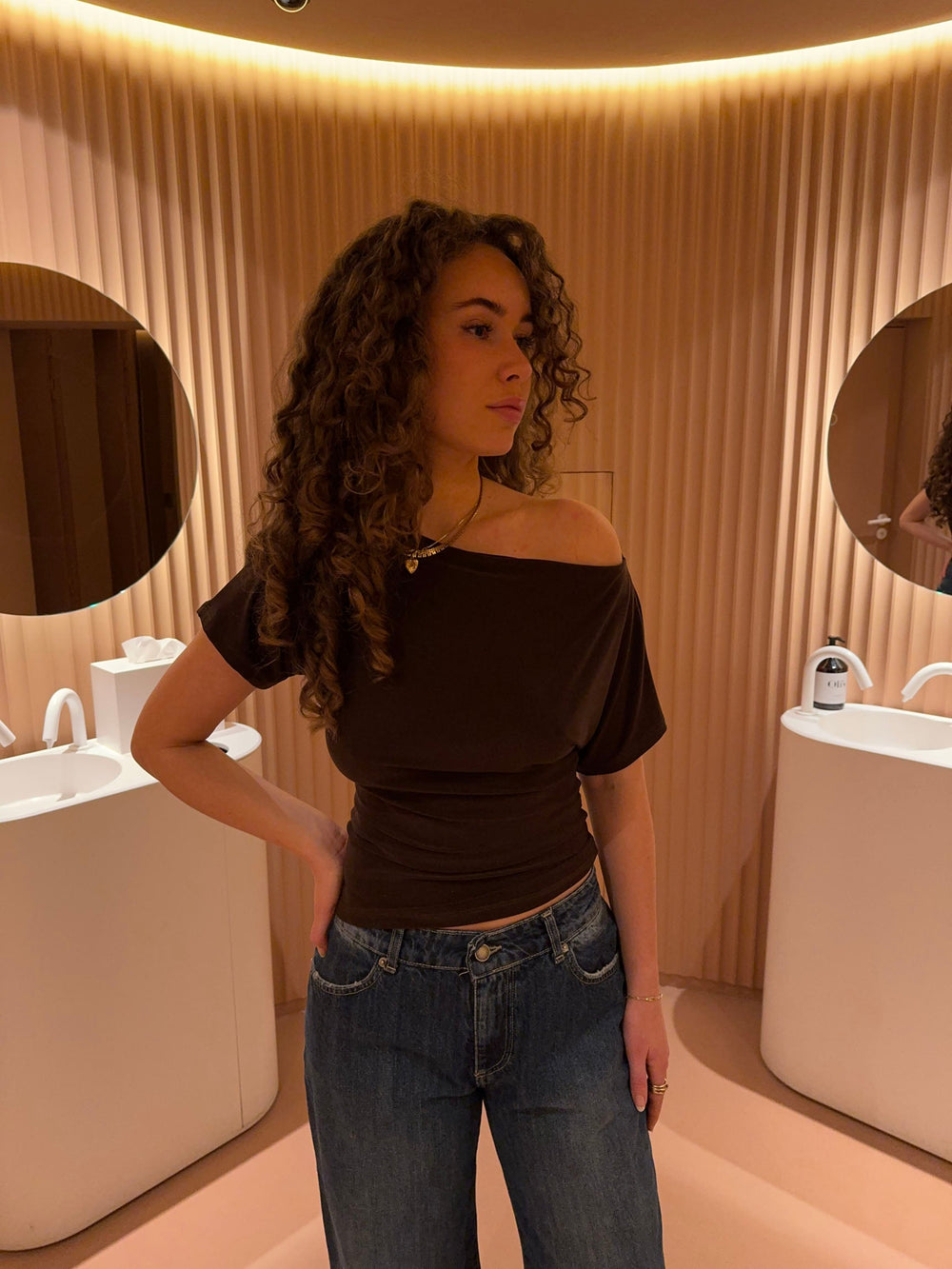 ONE-SHOULDER T-SHIRT