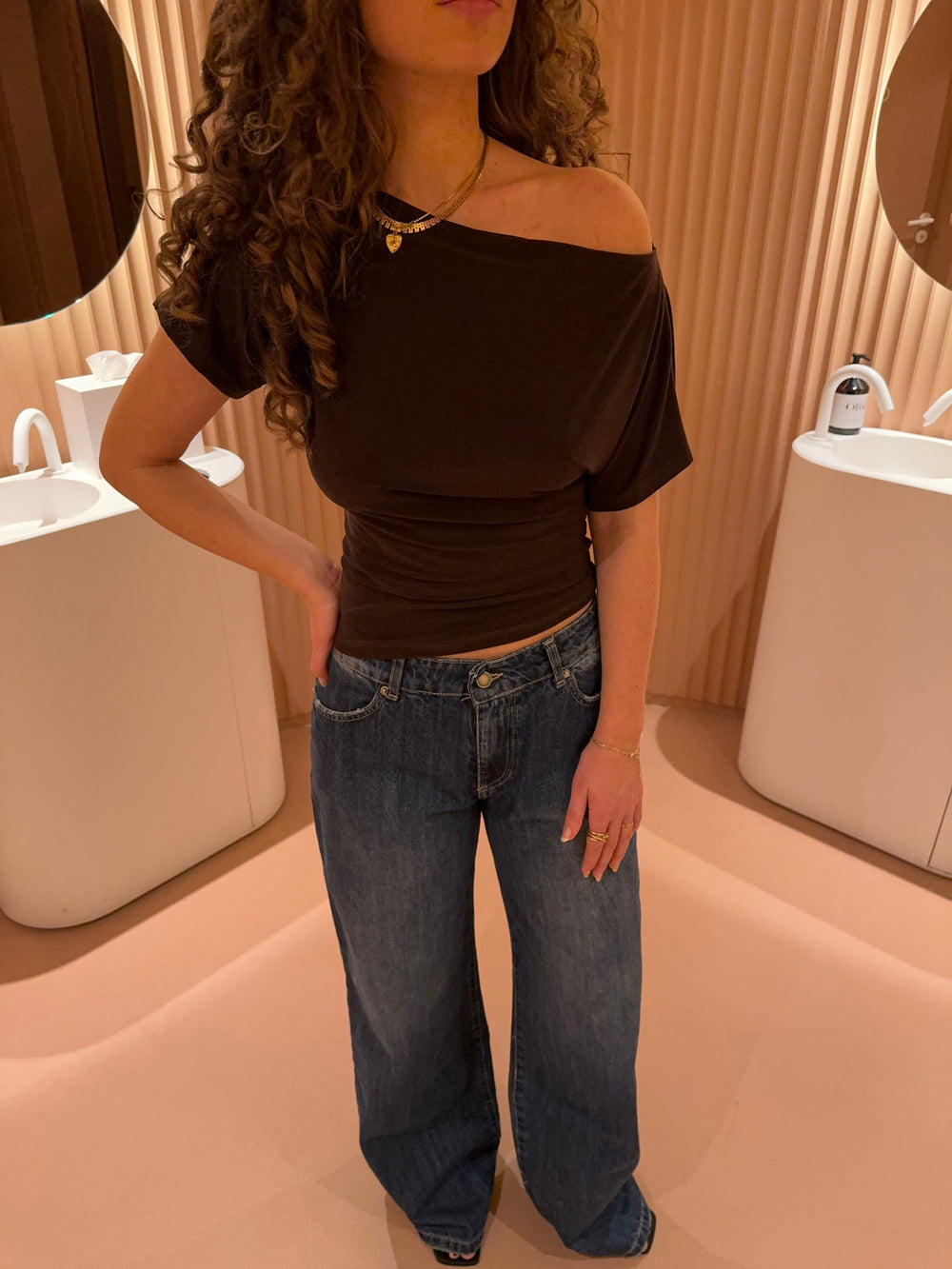 ONE-SHOULDER T-SHIRT