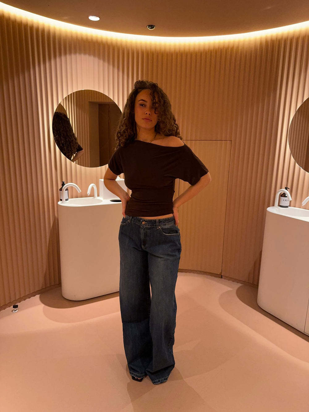 ONE-SHOULDER T-SHIRT