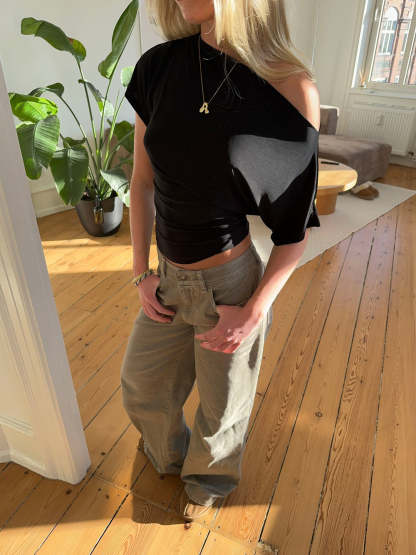 ONE-SHOULDER T-SHIRT