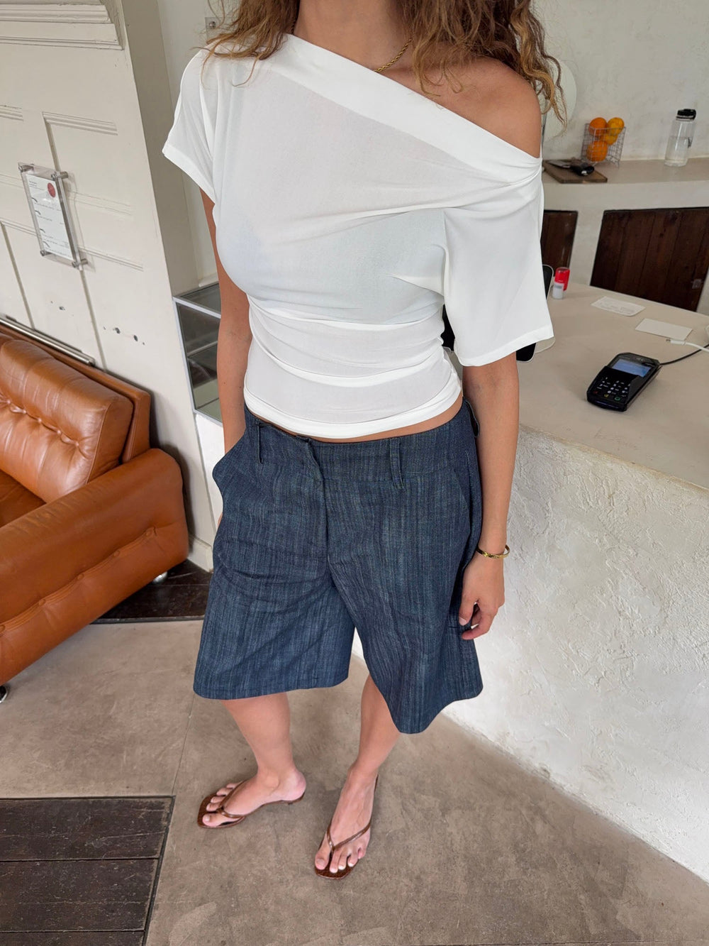 ONE-SHOULDER T-SHIRT