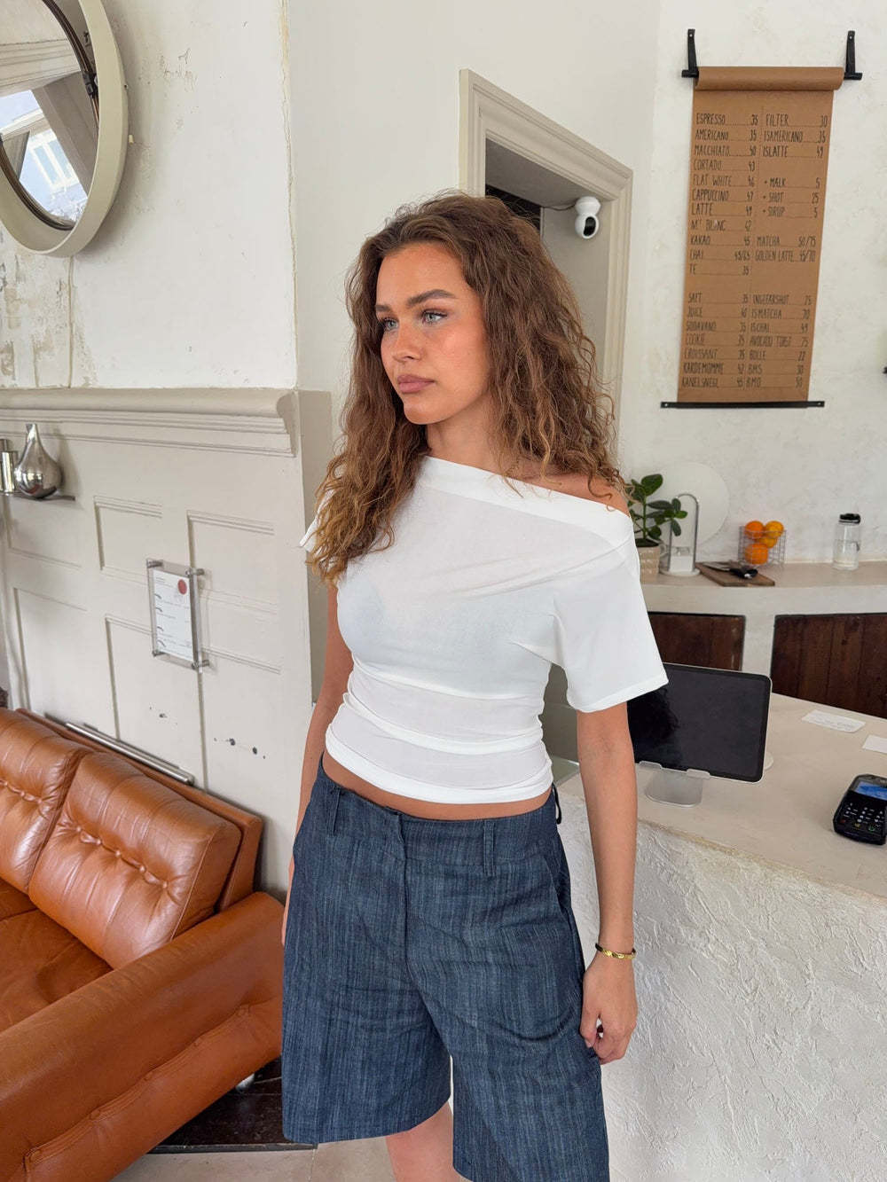 ONE-SHOULDER T-SHIRT