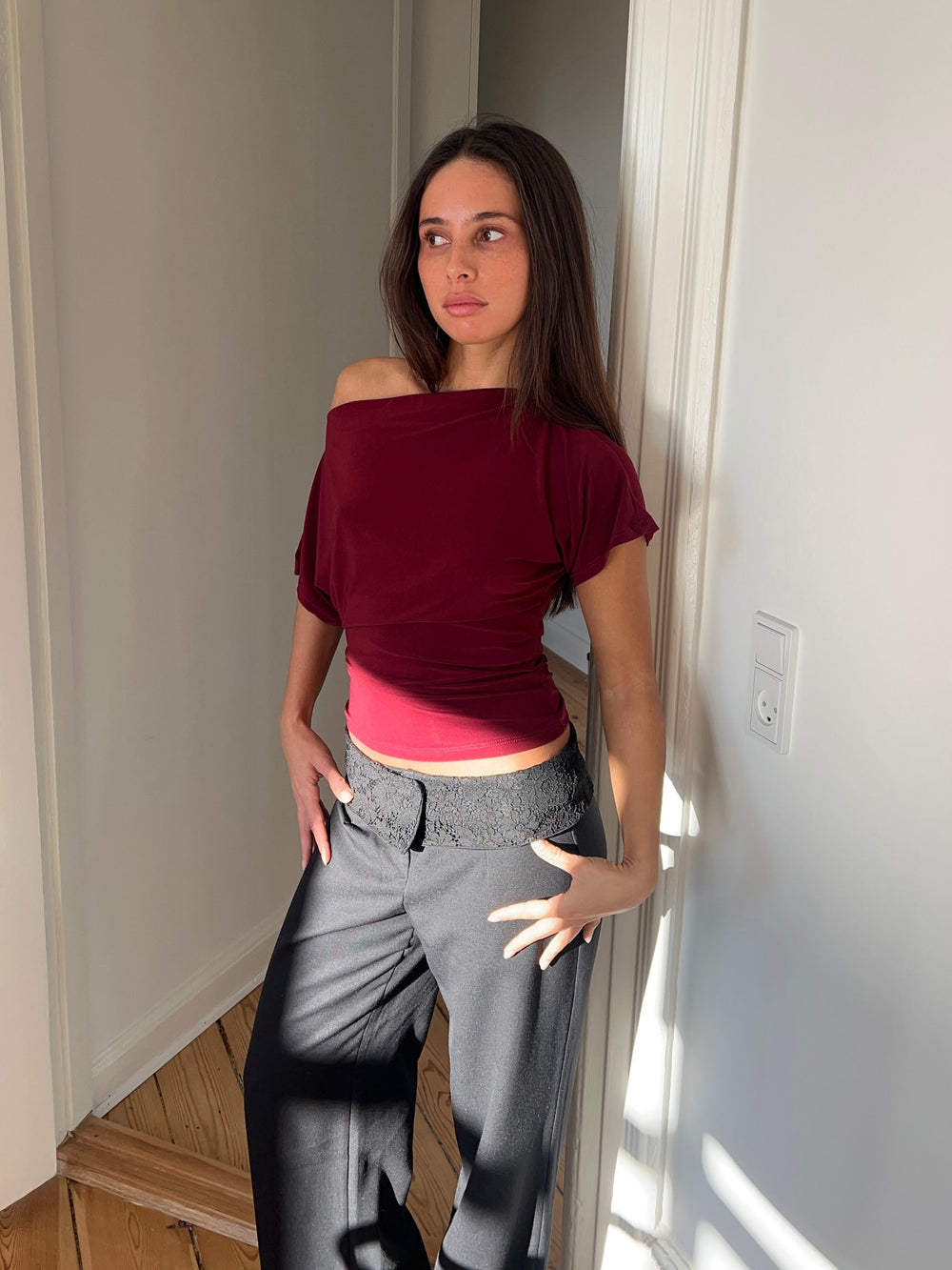 ONE-SHOULDER T-SHIRT