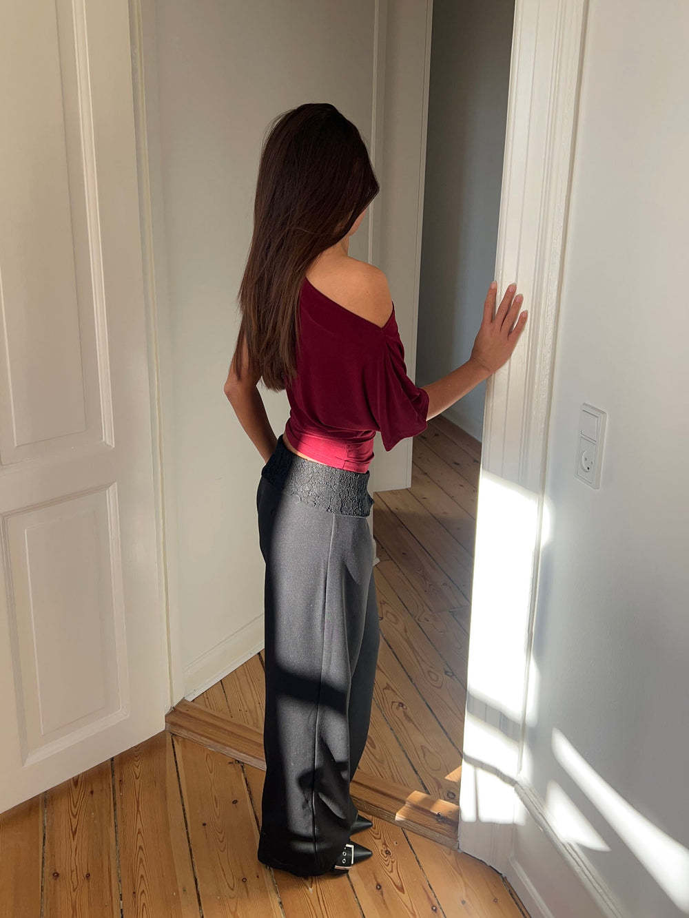 ONE-SHOULDER T-SHIRT