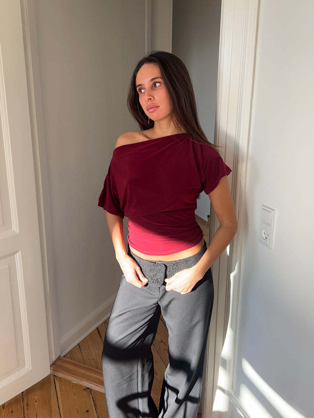 ONE-SHOULDER T-SHIRT