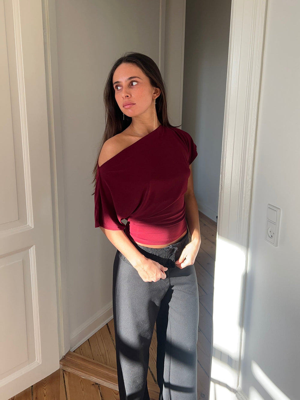 ONE-SHOULDER T-SHIRT