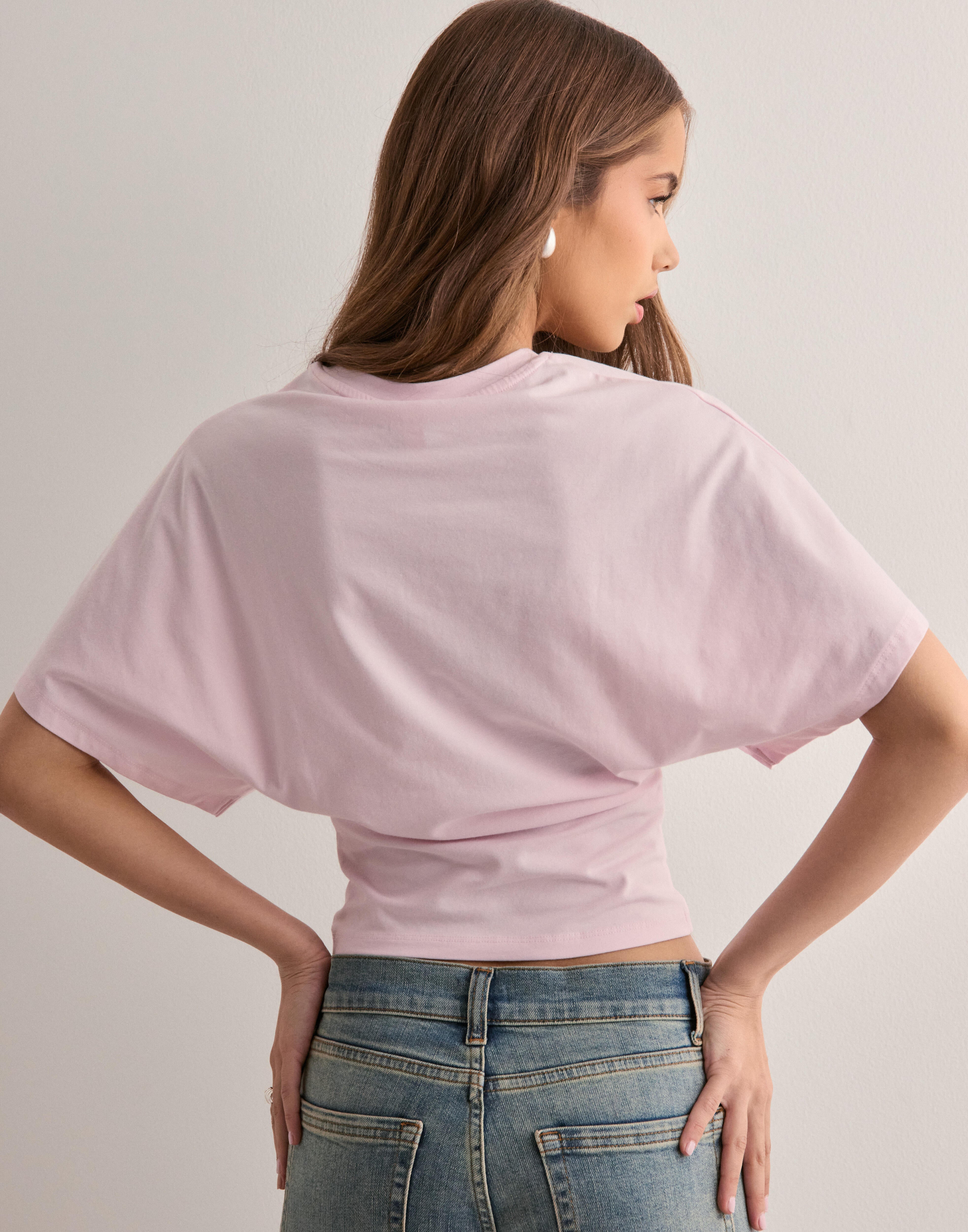 Roksana / T-shirt with wide sleeves