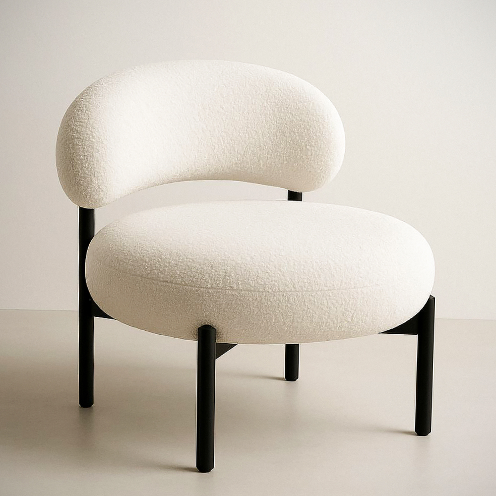 Fauteuil rond en tissu bouclette blanc avec cadre en métal noir, hauteur 75cm, largeur 70cm, profondeur 70cm