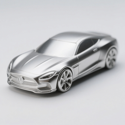 Srebrny model samochodu
