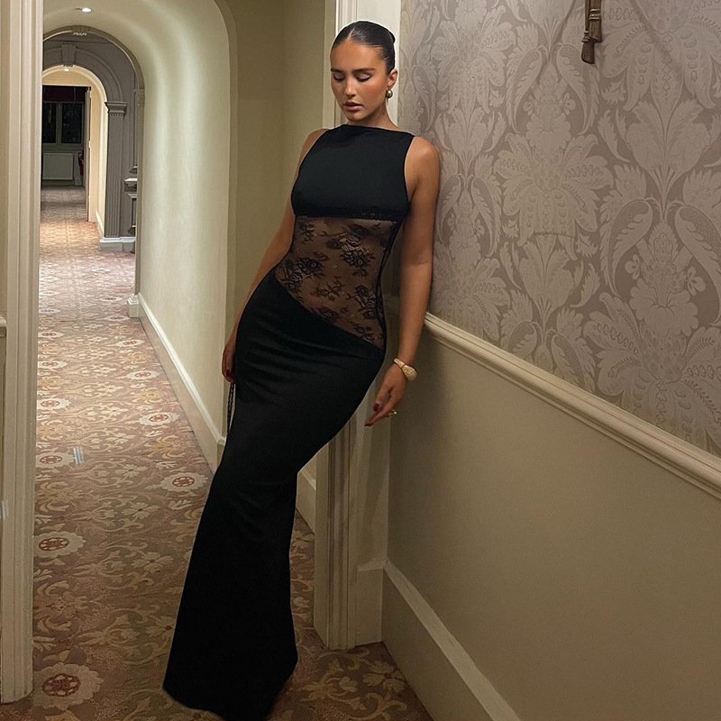 Lace backless long dress with a French-style elegance