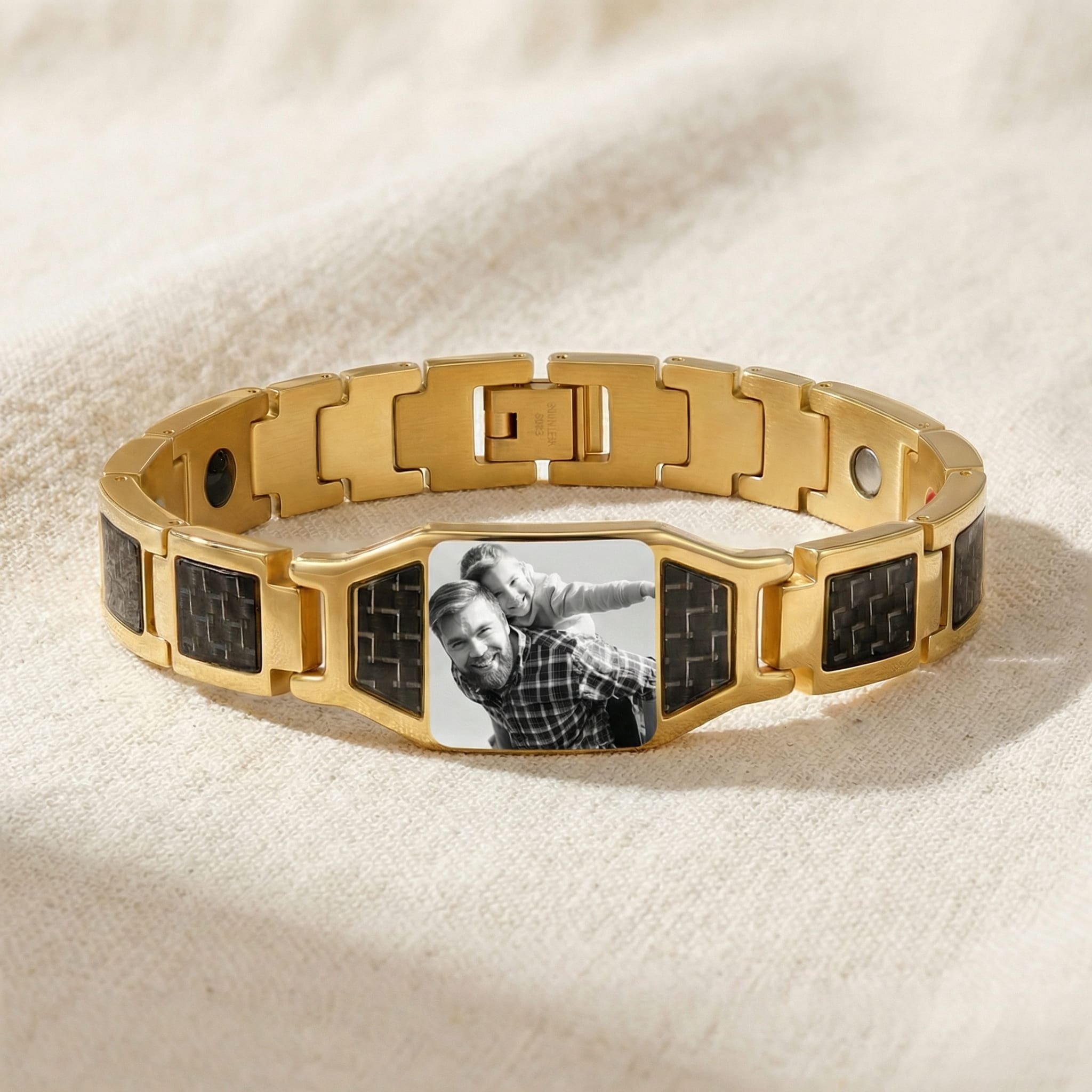 Customizable carbon fiber photo bracelet