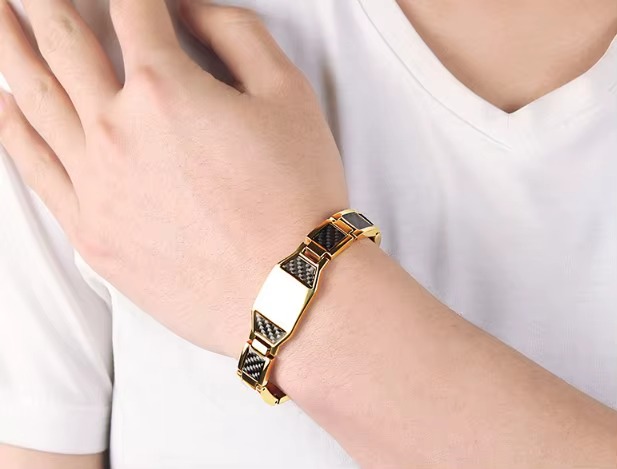 Customizable carbon fiber photo bracelet