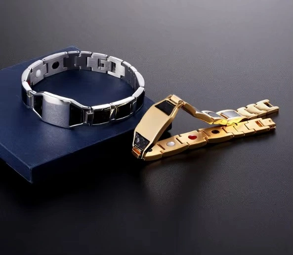 Customizable carbon fiber photo bracelet