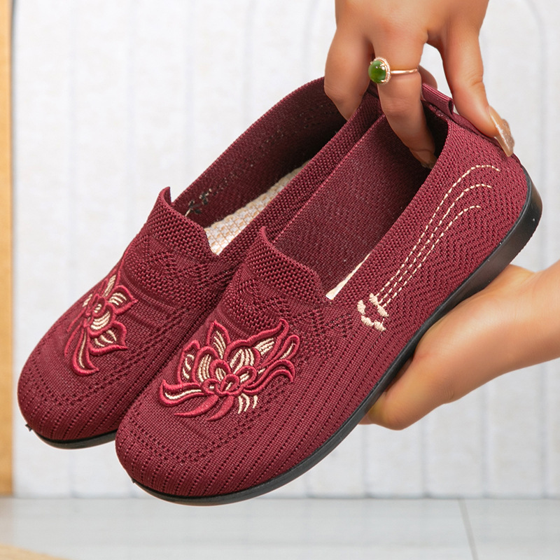 2026 Spring Embroidered Slip-On Women'S Shoes Flat Fashion Casual Mom Shoes Women'S Loafers