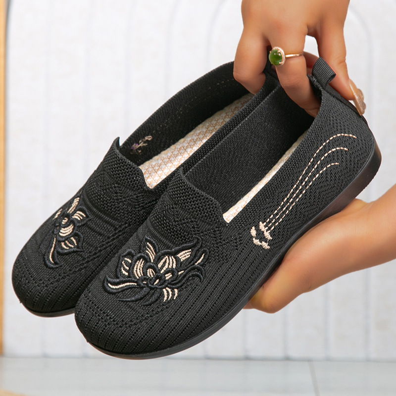 2026 Spring Embroidered Slip-On Women'S Shoes Flat Fashion Casual Mom Shoes Women'S Loafers