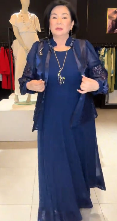 Elegancka i zwiewna sukienka koronkowa