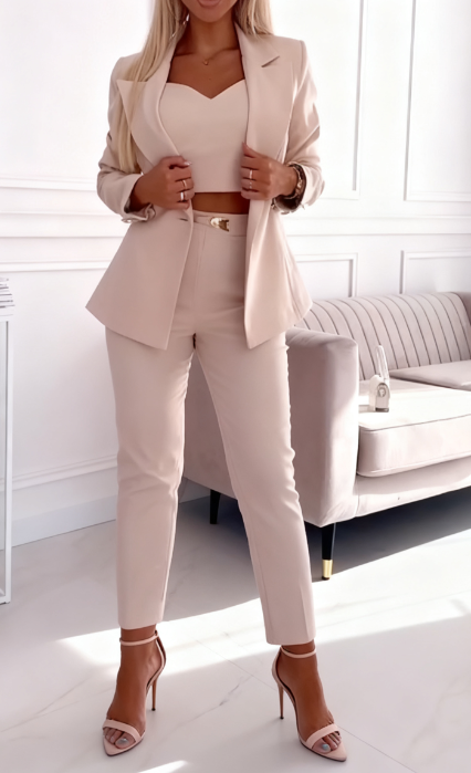 Damski, casualowy garnitur w jednolitym kolorze, z długimi rękawami i klapami
