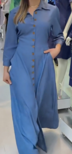 Jednorzędowa dopasowana spódnica maxi z jeansu z klapami