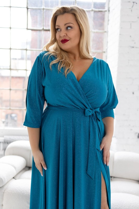 Brokatowa sukienka maxi plus size z rękawkiem