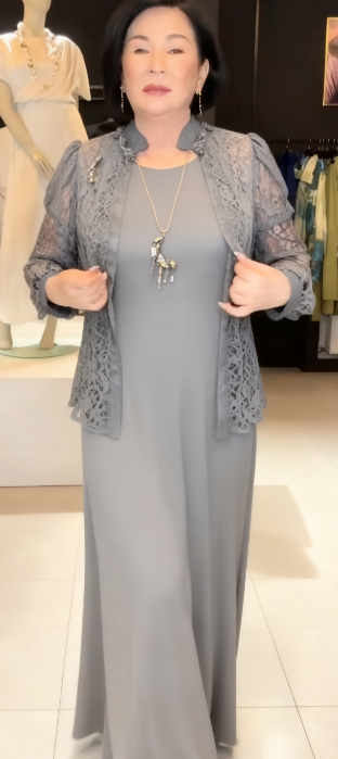 Elegancka i zwiewna sukienka koronkowa