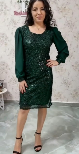 Elegancka, oversize'owa sukienka z cekinami