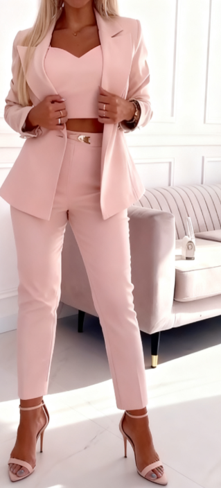 Damski, casualowy garnitur w jednolitym kolorze, z długimi rękawami i klapami