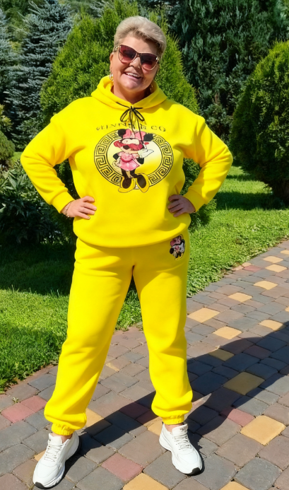 Luźny dres z motywem Myszki Miki i kapturem