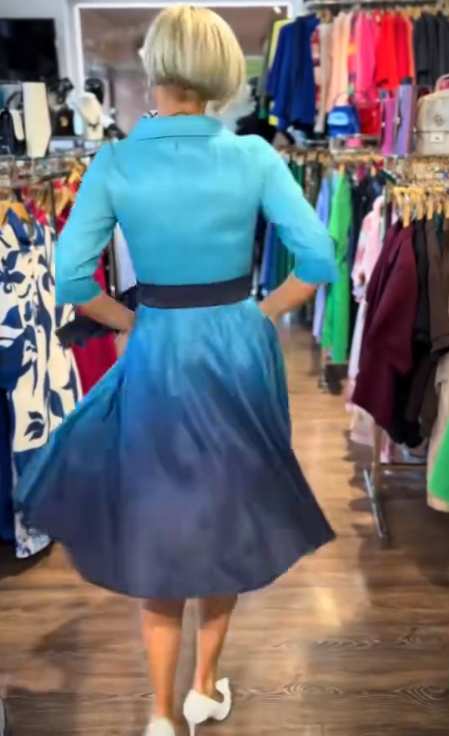 Sukienka z klapami i rękawem trzy czwarte