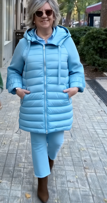 Płaszcz zimowy damski z kapturem i ozdobą w postaci frędzli