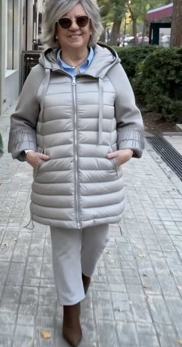 Płaszcz zimowy damski z kapturem i ozdobą w postaci frędzli