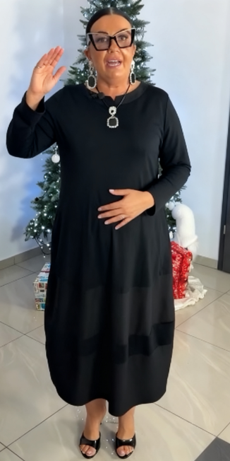 Sukienka z długim rękawem i okrągłym dekoltem