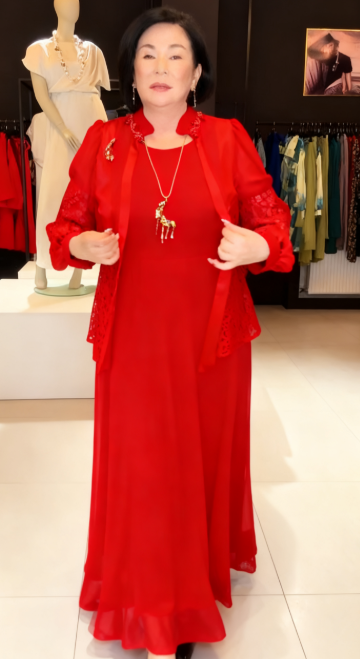 Elegancka i zwiewna sukienka koronkowa