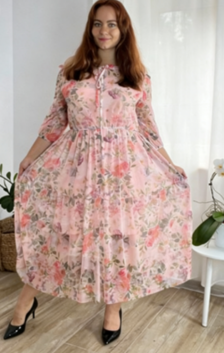 Sukienka z odkrytymi ramionami i półrękawem w nadruku