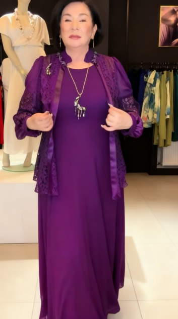 Elegancka i zwiewna sukienka koronkowa