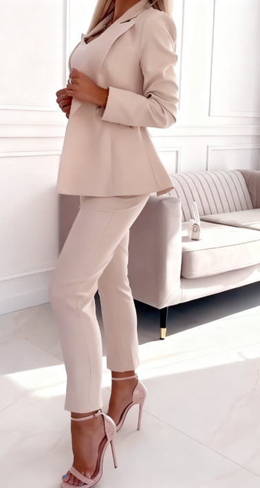 Damski, casualowy garnitur w jednolitym kolorze, z długimi rękawami i klapami