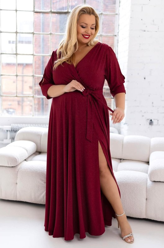 Brokatowa sukienka maxi plus size z rękawkiem