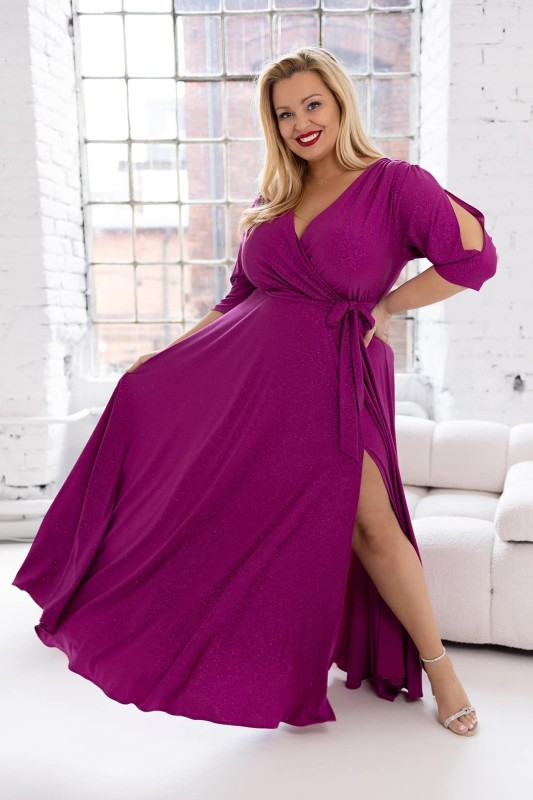 Brokatowa sukienka maxi plus size z rękawkiem