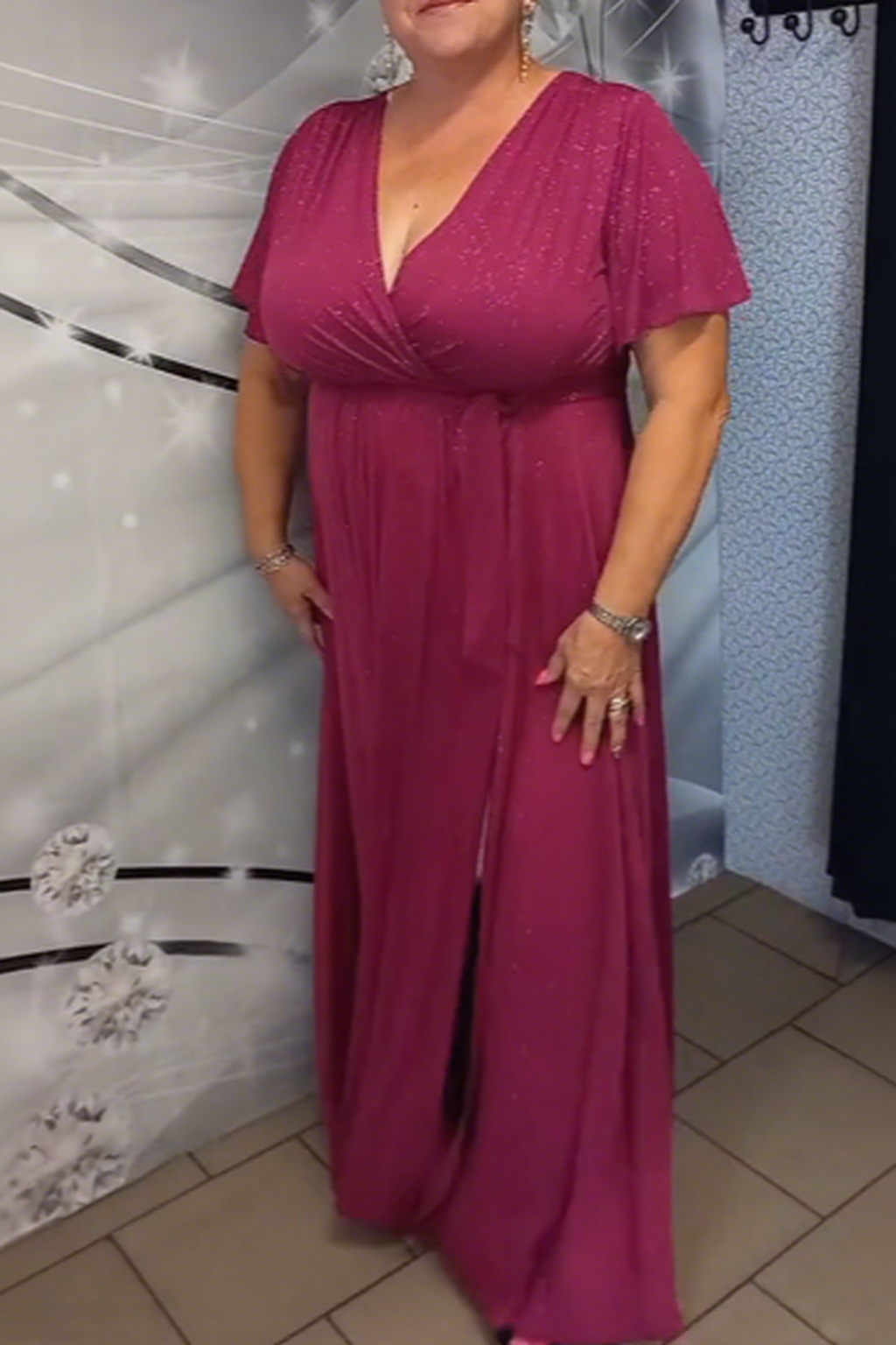 Elegancka Sukienka z Dekoltem V