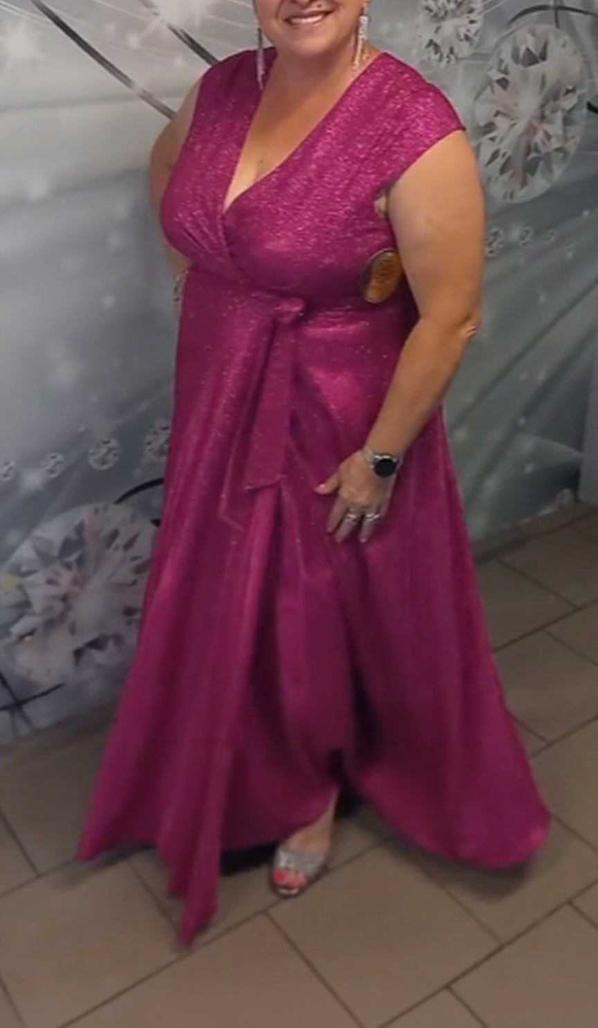 Lśniąca Sukienka z Dekoltem V