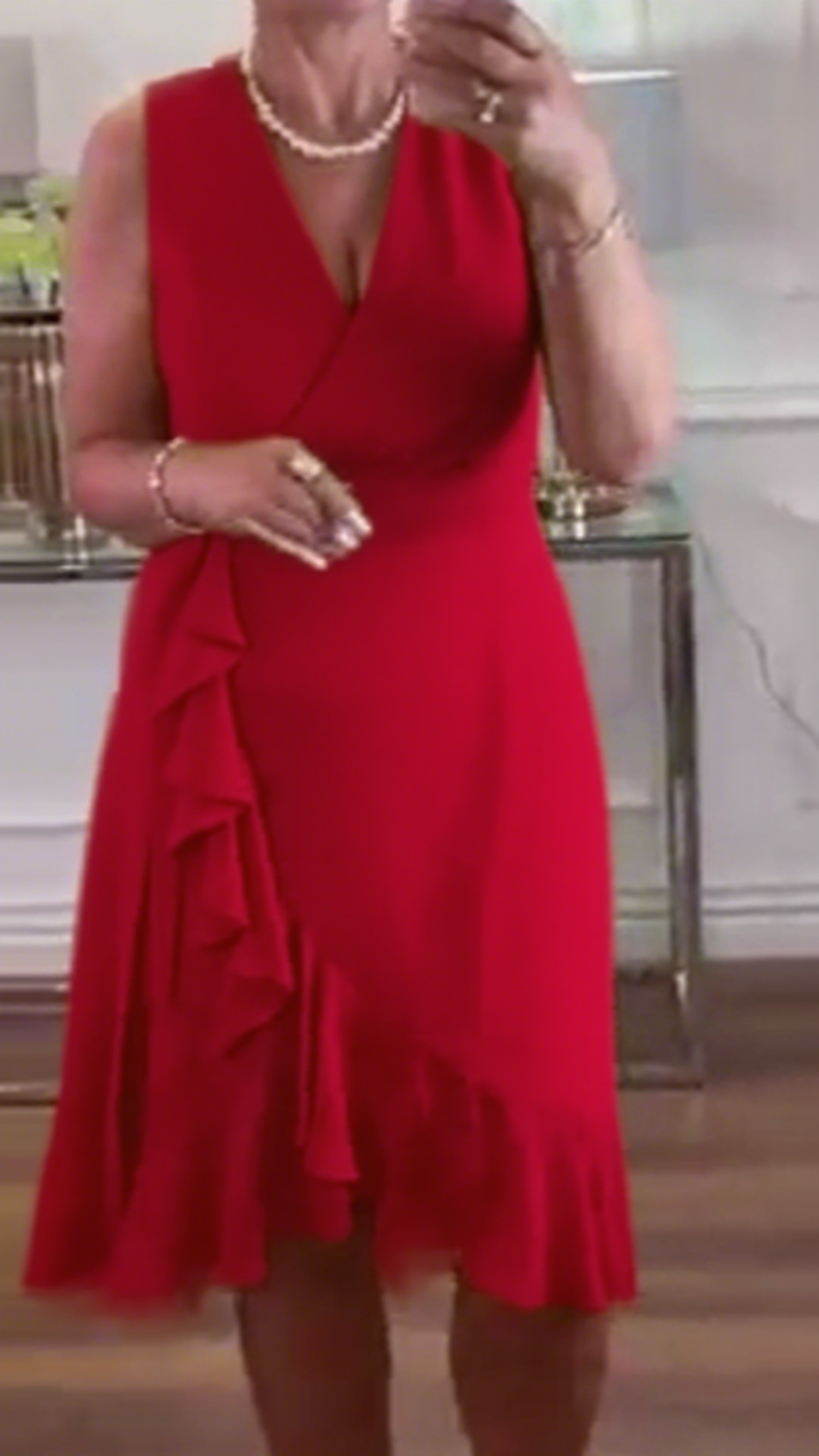 Suknia ozdobna z falbankami