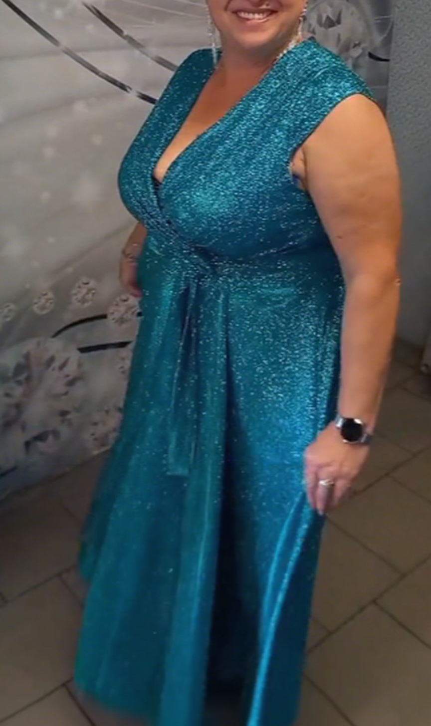 Lśniąca Sukienka z Dekoltem V