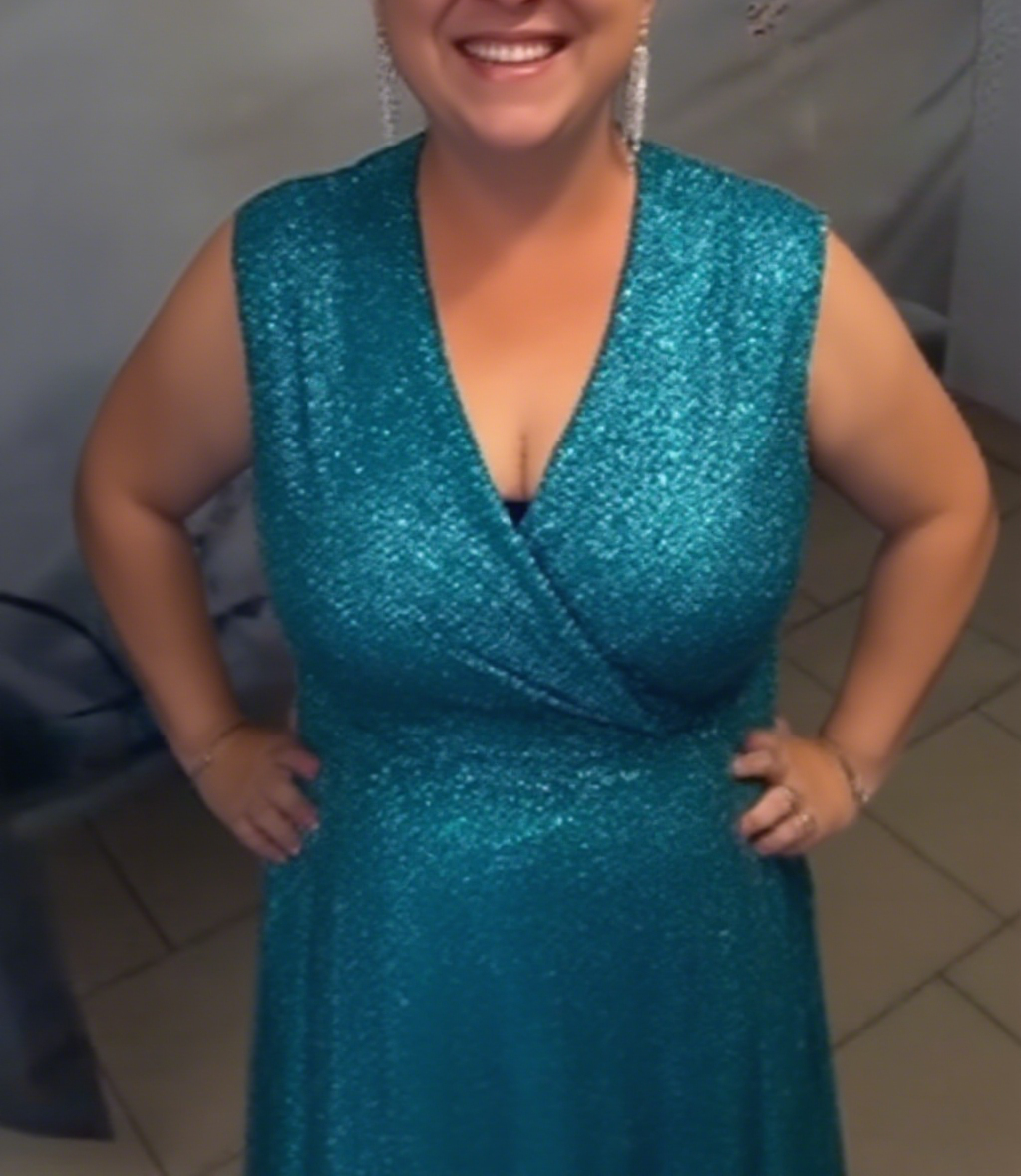 Lśniąca Sukienka z Dekoltem V