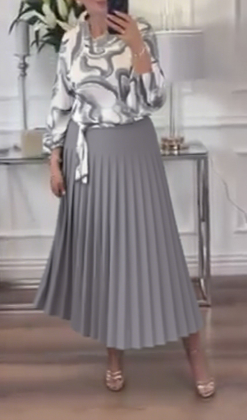 Sukienka z nadrukiem artystycznym