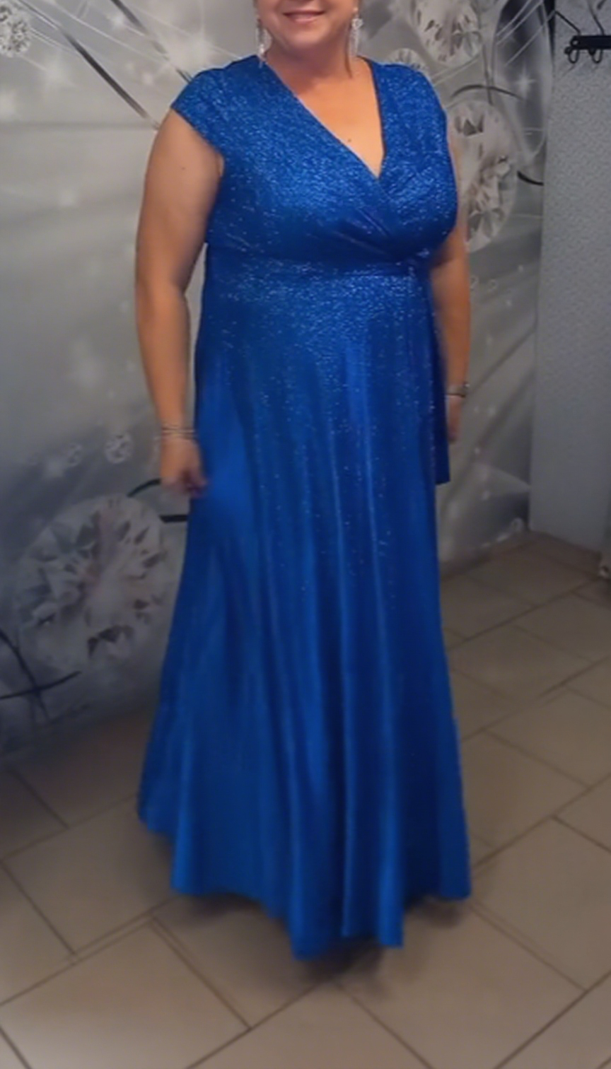 Lśniąca Sukienka z Dekoltem V