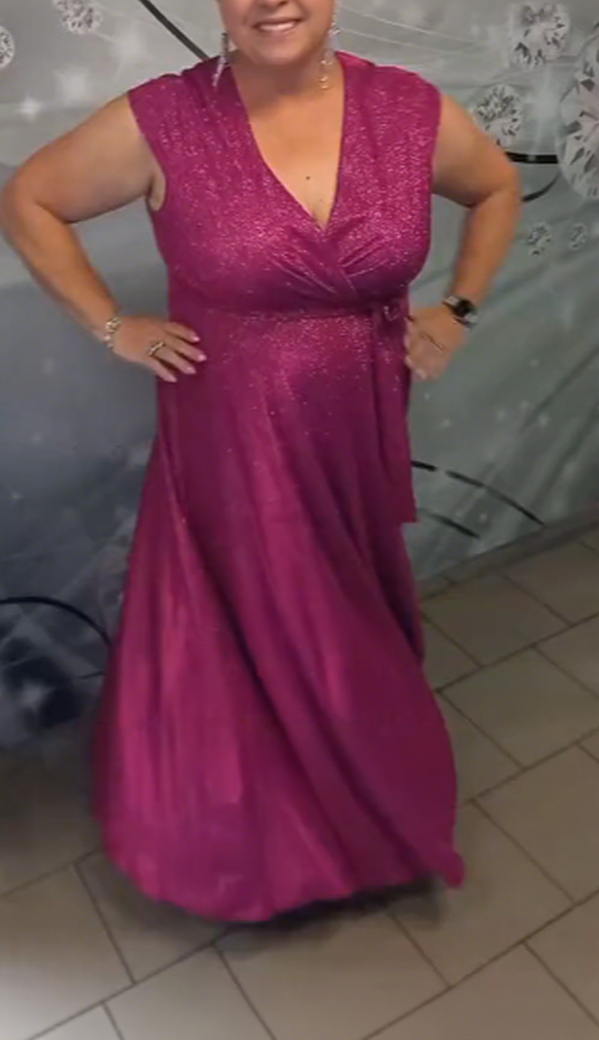 Lśniąca Sukienka z Dekoltem V